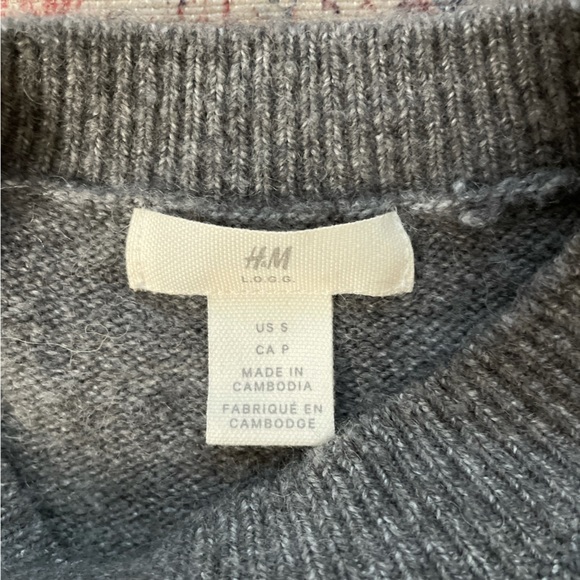 H&M Crewneck Sweater - Picture 3 of 3